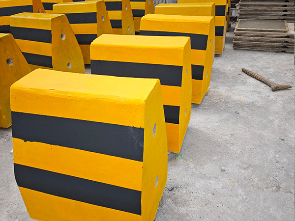 防撞隔離墩